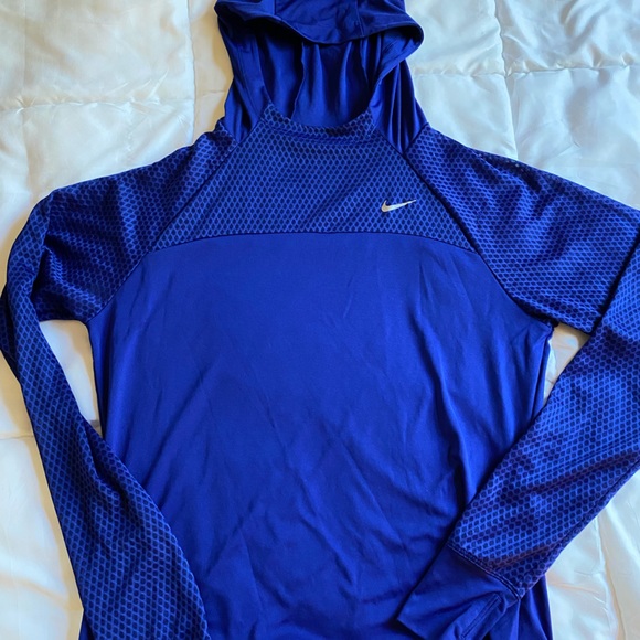 Athletic long Sleeve tops Bundle. (4 tops) - Picture 7 of 9